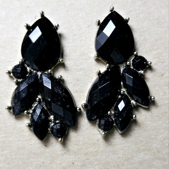 Vintage Black Floral Ring and Earrings Set - Picture 11 of 17